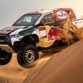 Toyota put a Land Cruiser V6 in this rally Hilux image