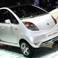 Big Crowds for a Small Car image