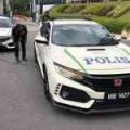 Cops in Malaysia looking at Honda Civic Type R pursuit cars image
