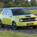 The all-electric Honda e looks absolutely cute in green image