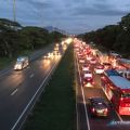 DOTr, TRB seek to fine SLEX, Skyway for failure to solve traffic image
