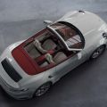 Check out the clean two-tone interior of new Porsche 911 image