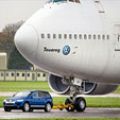 Volkswagen Touareg successfuly tows a Boeing 747 image