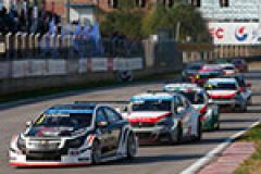 WTCC 2014: Tom Chilton and Rob Huff win Beijing Rounds 17 and 18 image