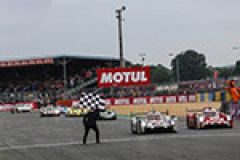 Porsche breaks Audi's Le Mans winning streak with 1-2 finish image