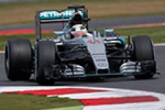 Hamilton wins dramatic 2015 British Grand Prix image