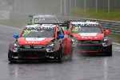 WTCC 2016: Hungary win puts Lopez in championship lead image