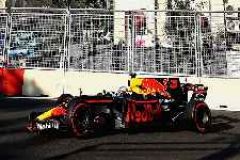 Daniel Ricciardo wins wild 2017 Azerbaijan Grand Prix image