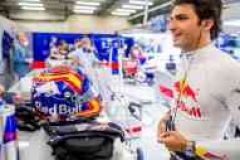 Carlos Sainz to join Renault Sport in 2018 season 'on loan' image