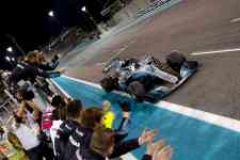 Bottas leads Mercedes 1-2 in 2017 Abu Dhabi Grand Prix image