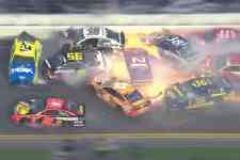Watch a huge 21-car pileup unfold at 2019 Daytona 500  image