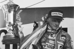 Niki Lauda laid to rest in Ferrari racing suit image