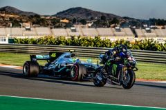 Lewis Hamilton trades F1 for MotoGP bike with Valentino Rossi image