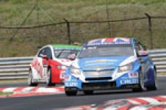 FIA WTCC: Chevrolet wins again before the Hungarian crowd image