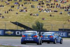 FIA WTCC: Huff and Muller share wins at Brno for Rounds 9 and 10 image