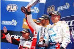 FIA WTCC: Team Chevrolet stays on top image