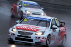 FIA WTCC: Yvan Muller gets back to back victory image