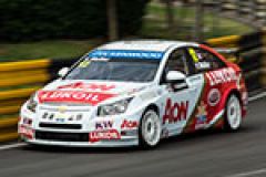 Champions Muller and Huff split FIA WTCC wins at 2013 Macau GP image