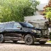 2018 Lincoln Navigator gains an extended-length model image