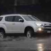 Official: Isuzu releases prices for 2018 mu-X, last variants of Crosswind image