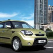 Kia Soul and hybrid concepts star in Paris image