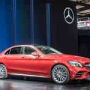 Mercedes-Benz stretches 2019 C-Class for China image