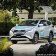 Does the 2018 Toyota Rush drive better than an Avanza? image