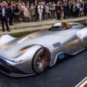 Mercedes-Benz Vision EQ Silver Arrow pays tribute to glamorous 1930's image