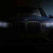 Feast your eyes on the massive grill of the BMW X7 image