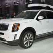 2019 Kia Telluride fires warning shots at Ford Explorer, Mazda CX-9 image