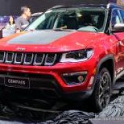 Stay on the right track with the 2019 Jeep Compass image