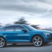 This Audi Q5 hybrid has 367 HP and can average 47.62 km per liter image