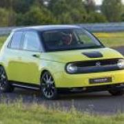 The all-electric Honda e looks absolutely cute in green image