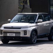 Geely Icon crossover really reminds us of the Range Rover Evoque image