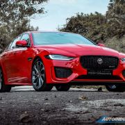 2019 Jaguar XE D180 R-Dynamic SE image