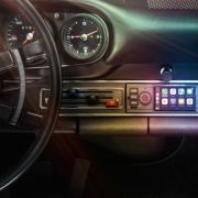 Porsche offers modern head unit with Apple CarPlay for vintage 911s image