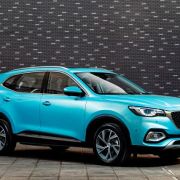 MG now has a 290 HP turbo plug-in hybrid crossover image