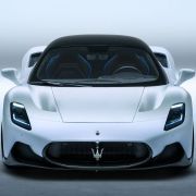 Maserati re-enters supercar realm with MC20 twin-turbo V6 image