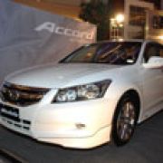 Honda reveals revised 2011 Accord image