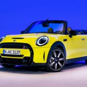 Refreshed 2021 Mini Cooper looks even cuter than before image