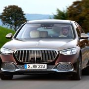 2021 Mercedes-Maybach S680 says long live the V12 image
