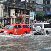 Red Flags: 8 signs that you shouldn't drive through that flood image