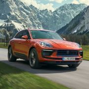 Porsche reveals 2022 Macan before shift to EV image