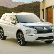 Mitsubishi says 2022 Outlander PHEV will have better handling image