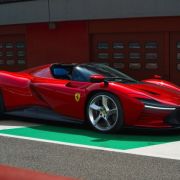 Retro Daytona SP3 packs Ferrari's most powerful V12 yet image