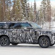 Three-row Land Rover Defender caught testing image