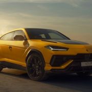 Less weight, more HP: Lamborghini debuts 2023 Urus Performante image