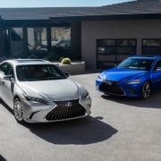 PHP 4.218 million will get you the Lexus ES 300h Luxury image