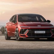 Sleek 2024 Hyundai Sonata gets more than a facelift image