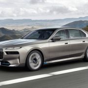 BMW "entry-level" i7 EV makes 455 PS image